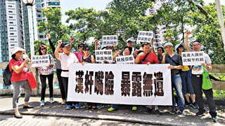 香港市民自发示威斥李柱铭卖国