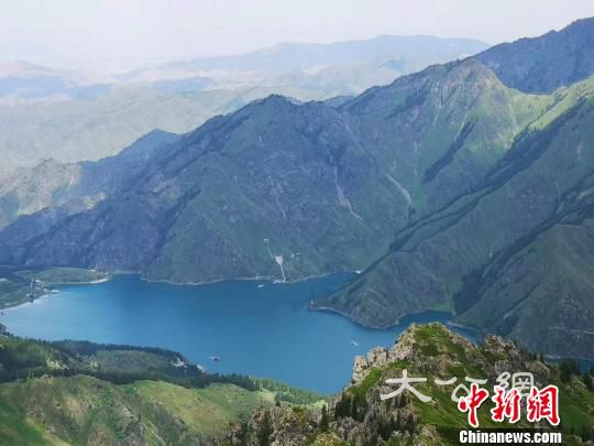 天山天池遊客激增 景區多項措施保障遊客體驗