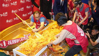 暴力冲击拖累 美食展人流大减三成