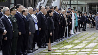 董建华林郑出席抗战胜利74周年纪念仪式