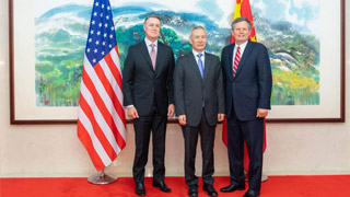 刘鹤晤美参议员：平等解决经贸问题