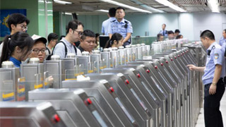 港人持回乡证下月起享内地居民同等便利