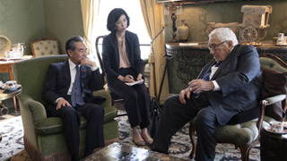 王毅会见基辛格：中美关系再次来到一个十字路口