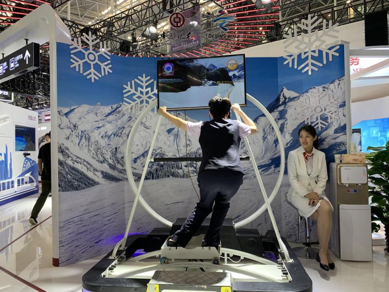 華強北5G滑雪 山谷飛馳如臨其境/大公報記者石華