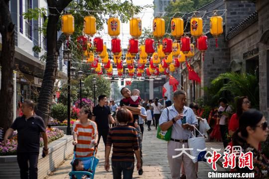 國慶假期南京千年古巷熙南里迎客20萬人次