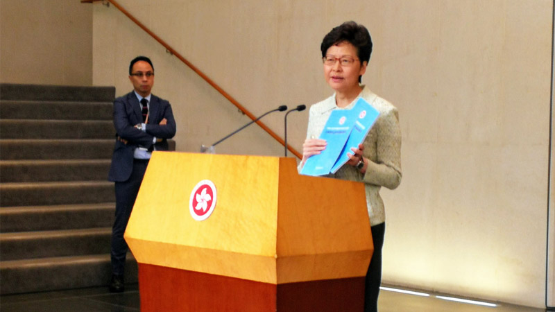 施政报告天蓝色封面 林郑月娥冀雨过天晴重新出发