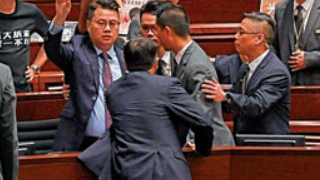 施政报告｜﻿泛暴派罔顾民生阻宣读报告