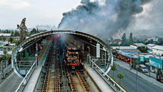 智利首都增警达九千 多地实行宵禁