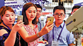 发改委：经济数据坚挺 全年目标可达