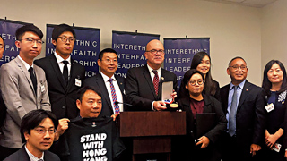 再勾美国政棍 民阵演攞奖骚