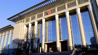 两高：利用信息网络违法所得一万元以上构成犯罪