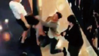 暴徒乱港｜暴徒全港砸商场 抢犯殴警