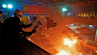 港﻿理大暴动19人提控 二人申请保释被拒