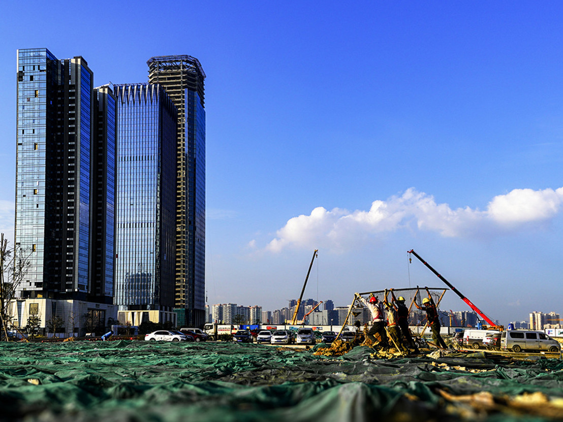 曾向阳《拔地而起》