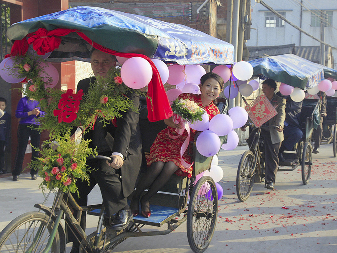 张鉴来《东升镇裕民村迎来了开村以来第一个外国新郎 Jerry》