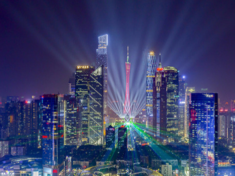 何勇当、陆幸生《珠江新城的对比》