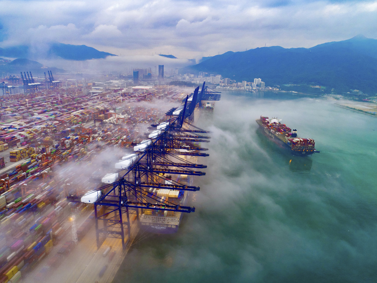 王少斌《冲破云海》