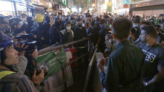 泛暴派理大“谢票” 非法集会堵路