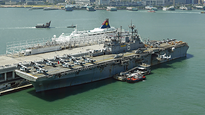 中方反制出鞘 即日暂停美舰机访港