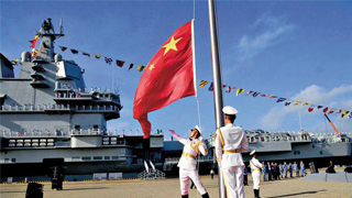 山东舰入列10天 穿台海北行