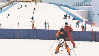 港人北上觅安宁 冰天雪地度新年