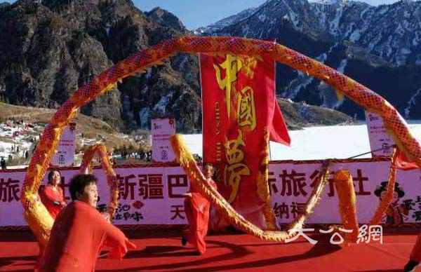 新疆天山天池景區新年首日迎七千餘疆內外遊客登高祈福