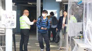 中大教大复课 入校须查证件防“暴”