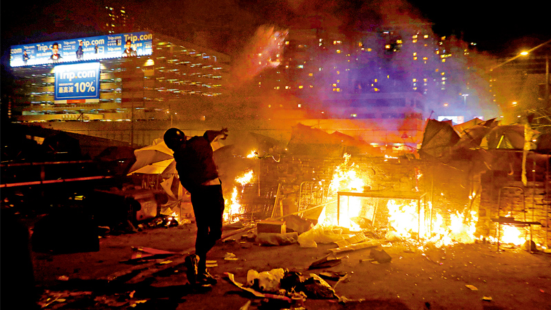 被民进党消费作选举工具用完即弃 暴徒窜台求庇护被“断粮” 