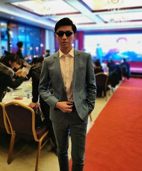 黎树非传统定制服装：引领时尚风尚 深入百姓生活