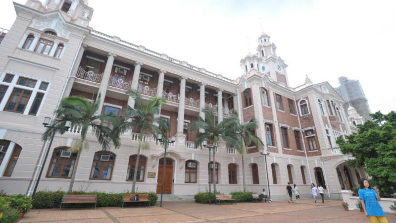 戴耀廷知法犯法 港大应撤教席