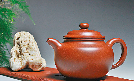 紫砂壺攜茶而美 化泥為「金」 製出材質的生命意向
