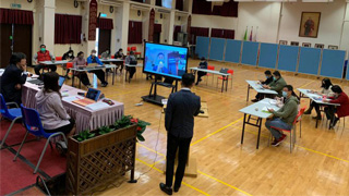 香港﻿学校纷网上教学 在线答问题支援考生