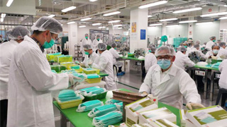 惩教署800义工全天候赶制口罩