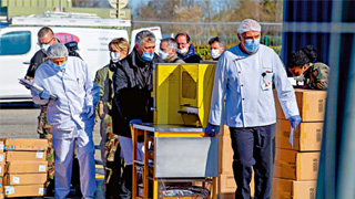 法名牌抗疫 Balenciaga拟制口罩