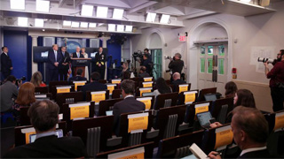 白宫记者疑染病 美急缩发布会规模 