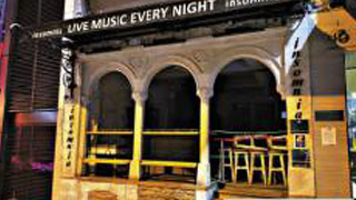 全港增43确诊 ﻿酒吧集团逾百员工送检疫中心