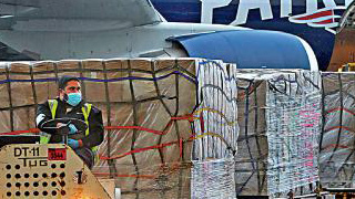 传白宫拟转变立场 吁全民戴口罩出行