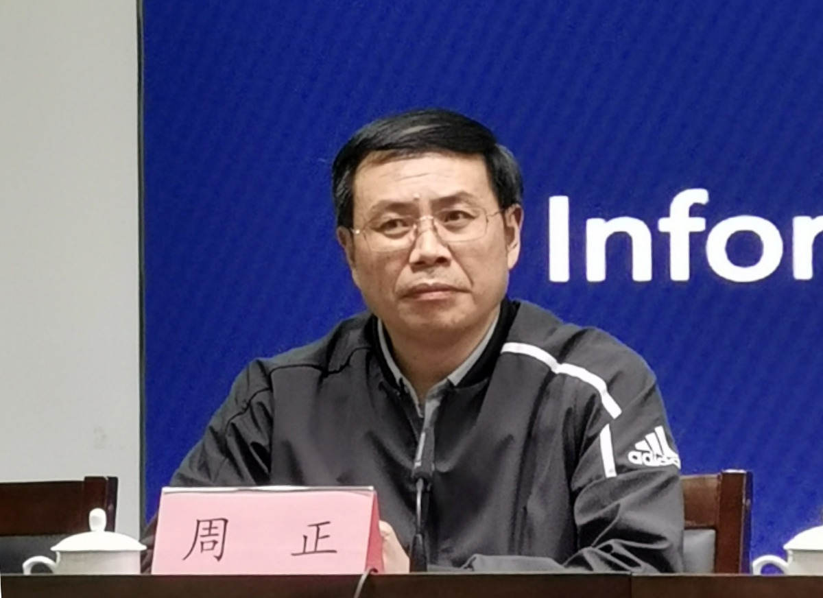 周正着力破解病房压抑沉闷气氛难题