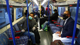 英首相公布“解封路线图”