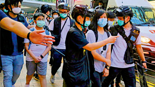 网媒煽12岁童充记者 被轰不道德