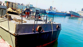 伊朗军演现“乌龙弹” 自毁军舰19死