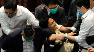 陈健波主持内会 反对派冲击主席台多人被逐