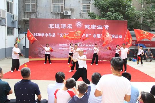 河南中牟创新“文化和自然遗产日”新形式 “地摊儿经济”更有文化味儿