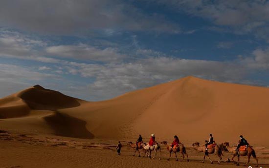 古郡敦煌大漠晨光引客「畫中游」