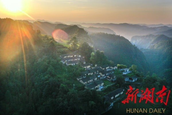 神秘苗寨 瑰麗畫卷｜鳳凰縣山江鎮：苗鄉盛意總相逢