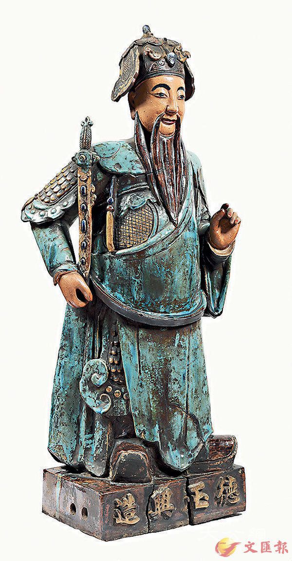 ■原於文武廟右山牆前方末端的石灣陶瓷像。