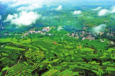 汝阳：山色空蒙雨亦奇