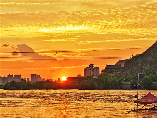 九州台上拜文昌 始信兰州号金城