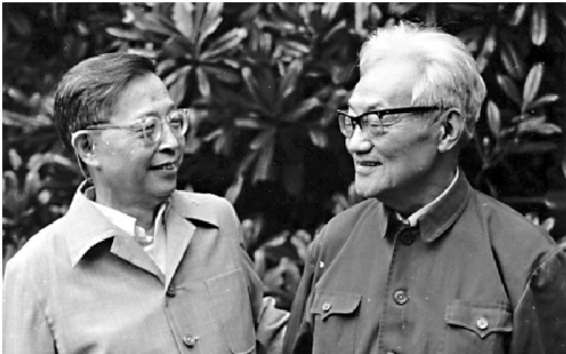 与巴金交情深　晚年耳拙闹笑话