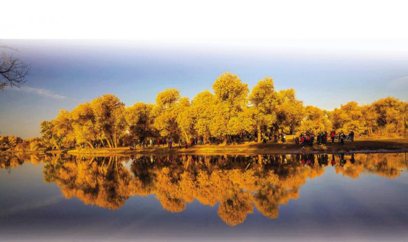 塞外秋意濃 國慶別樣紅\大公報記者 喬輝、王月